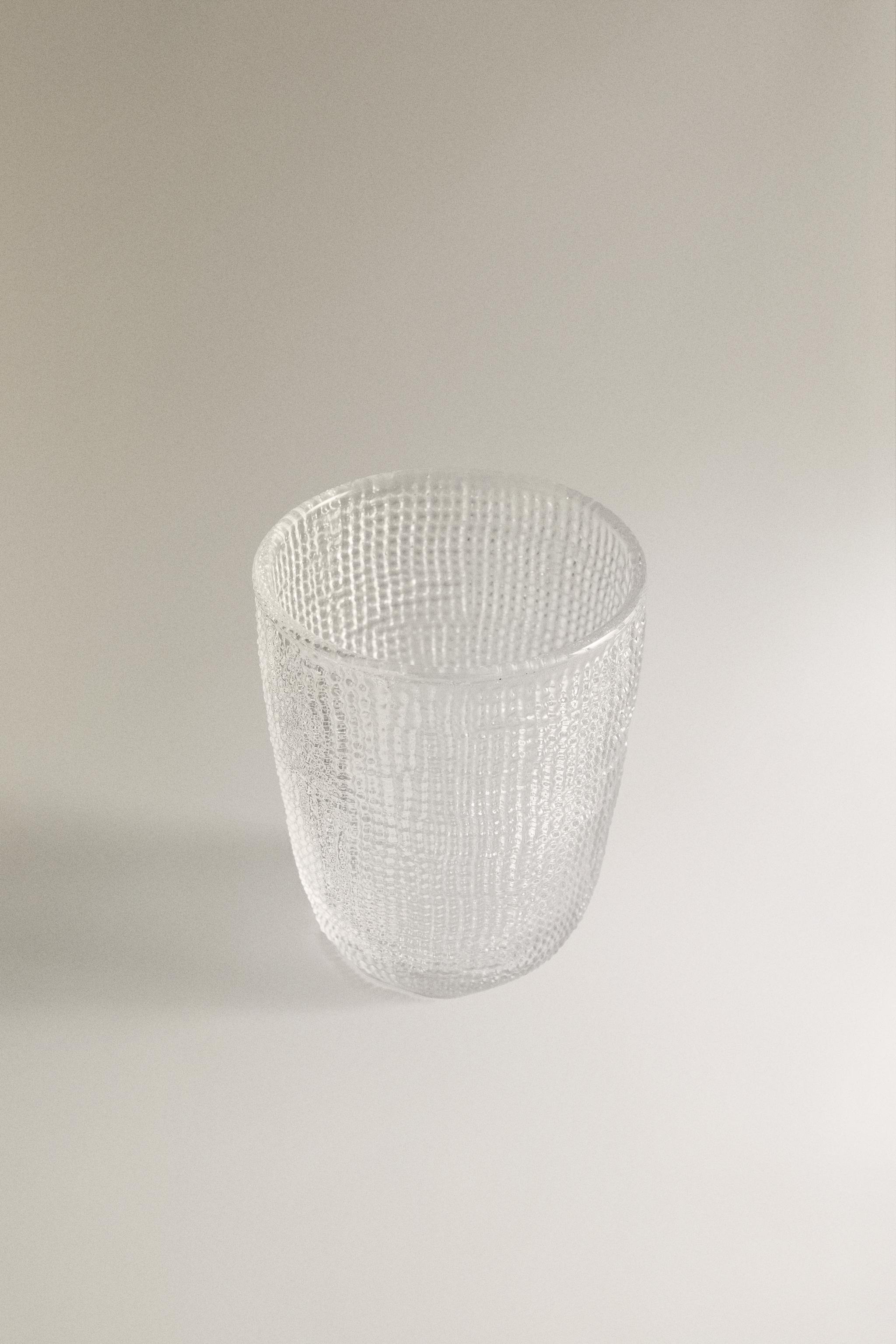 RAISED DESIGN GLASS TUMBLER